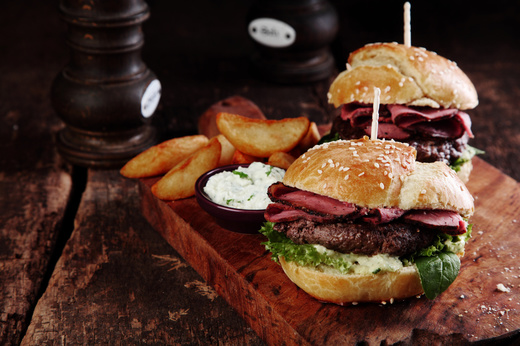 Hovězí burger s americkými bramborami